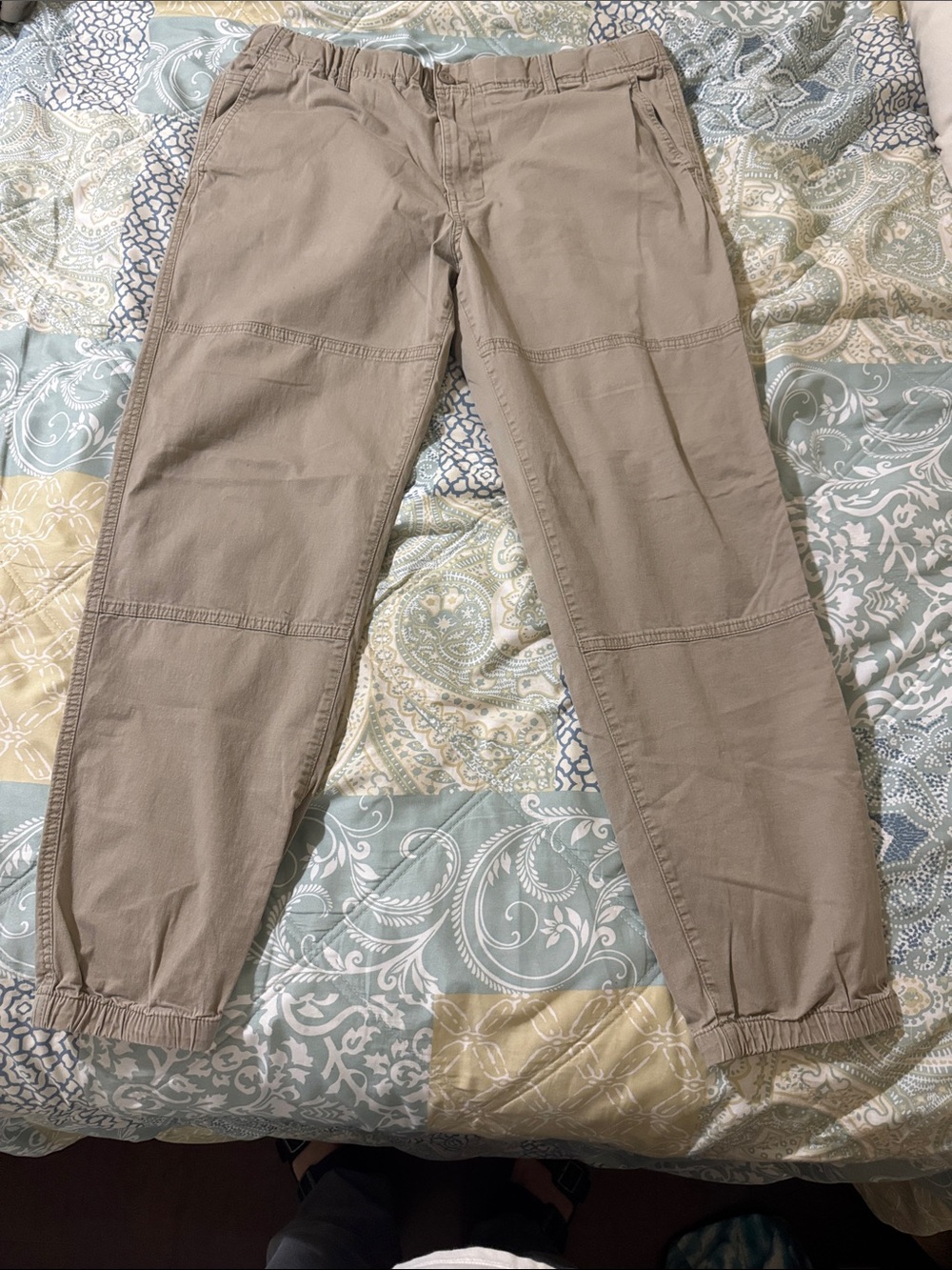 H&M Men's Jogger Pants in Light Tan